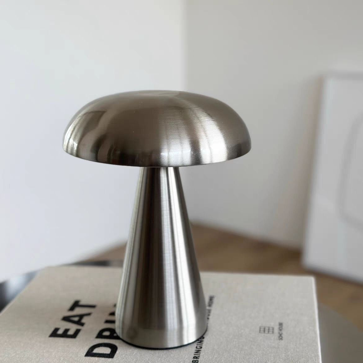 Lumisaxon | Mushroom-Shaped Ambient Light, Suitable For Bedrooms, Restaurants, Cafes, And Bar Booths. It Is A European-Style Small Table Lamp With Touch Control And Rechargeable Functionality.